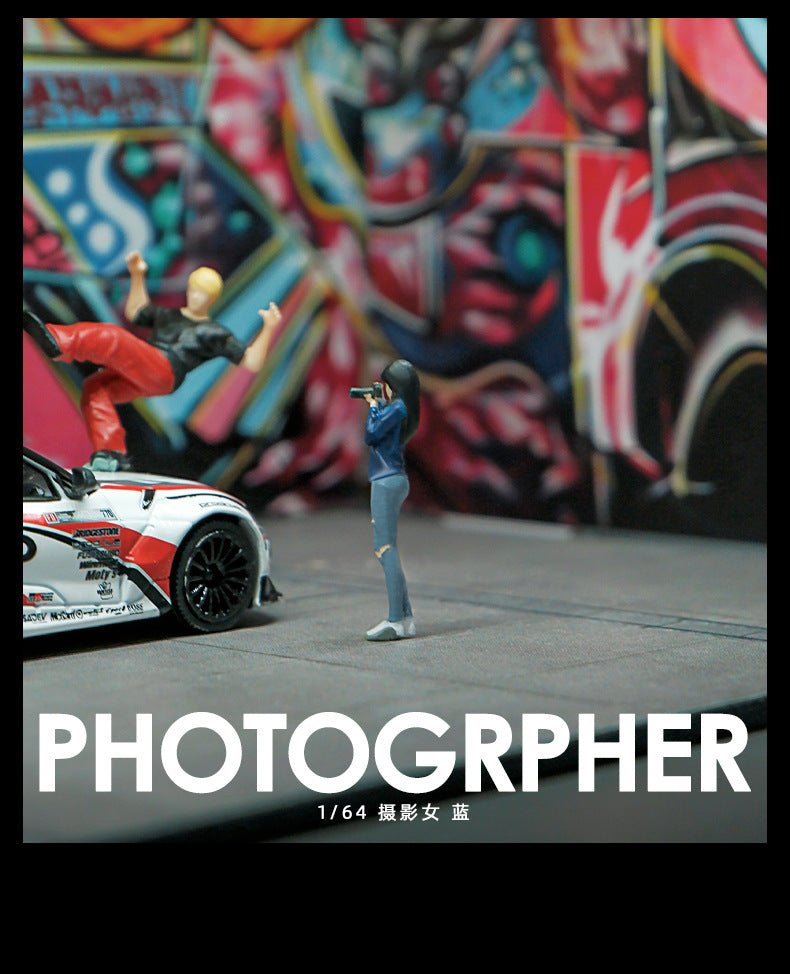 1:64 Girl Photographer Figure - Inaboxstore