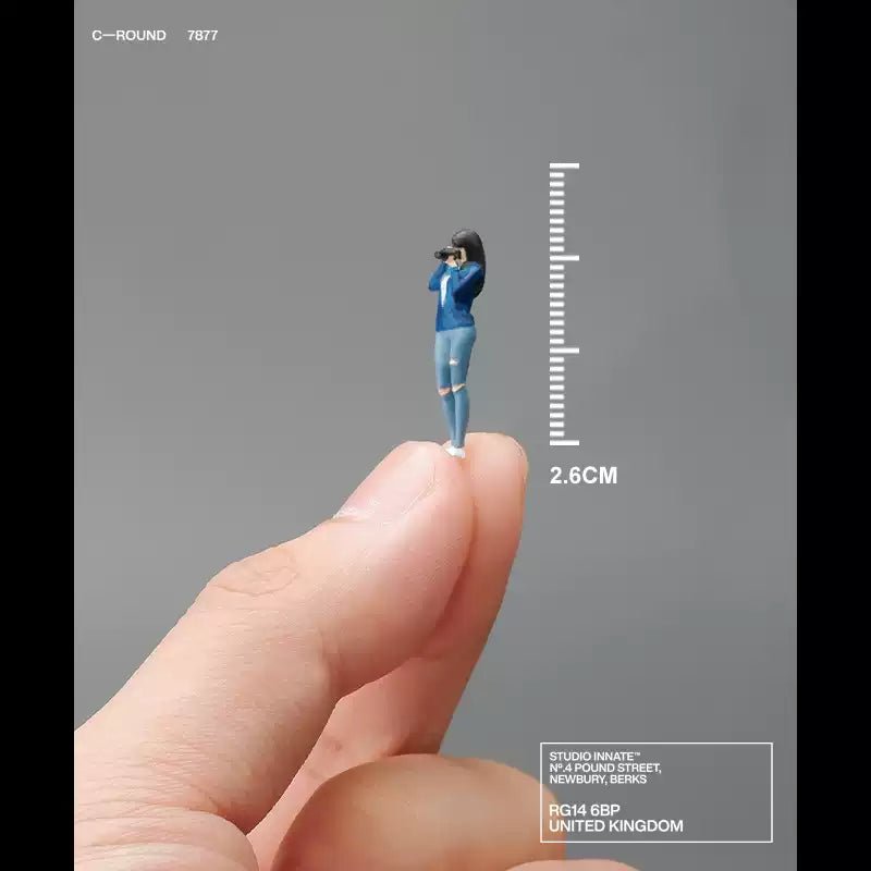 1:64 Girl Photographer Figure - Inaboxstore