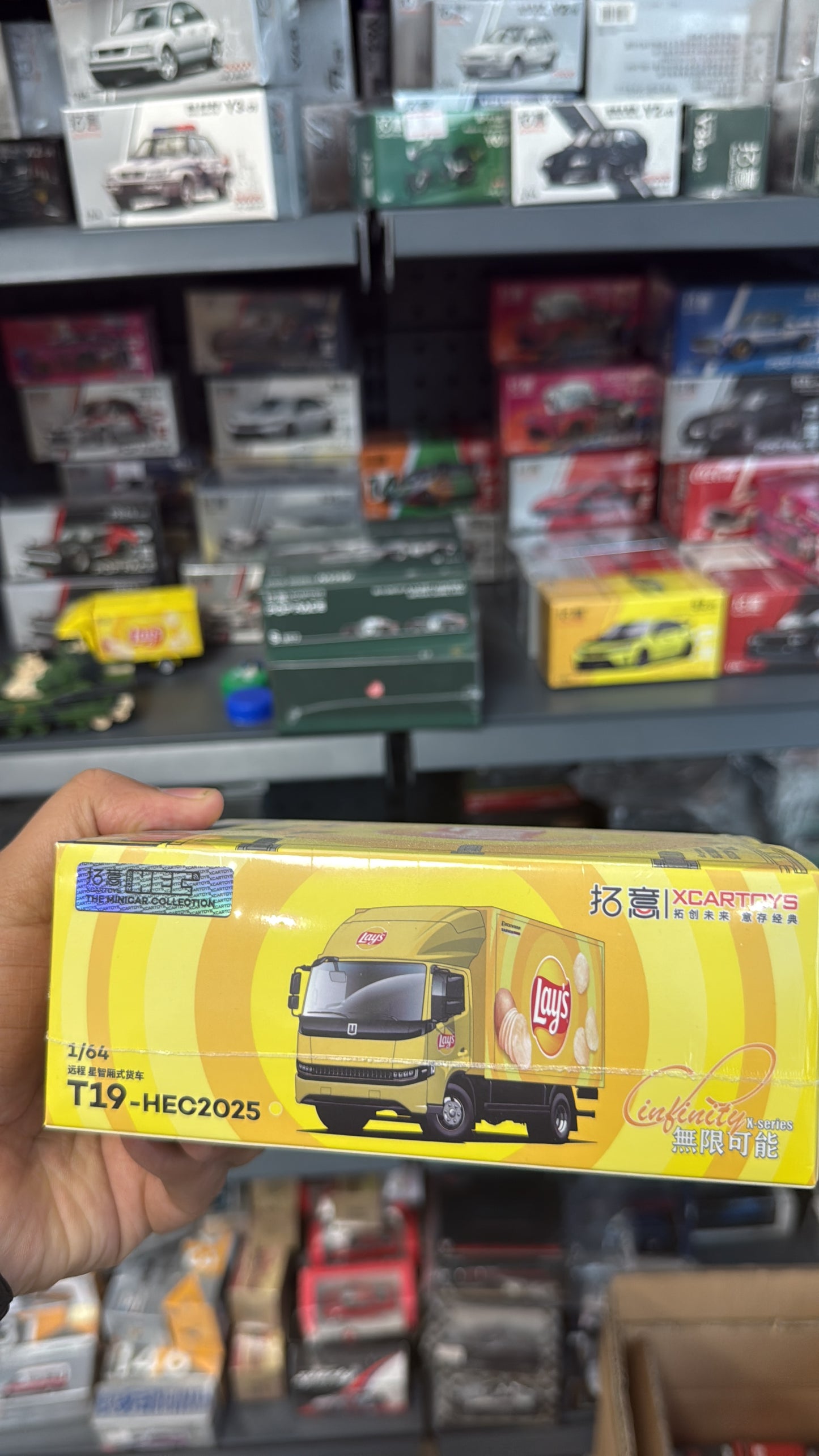 X-cartoys 1/64 T-19 HEC 2025 Farizon H Cargo Truck Model