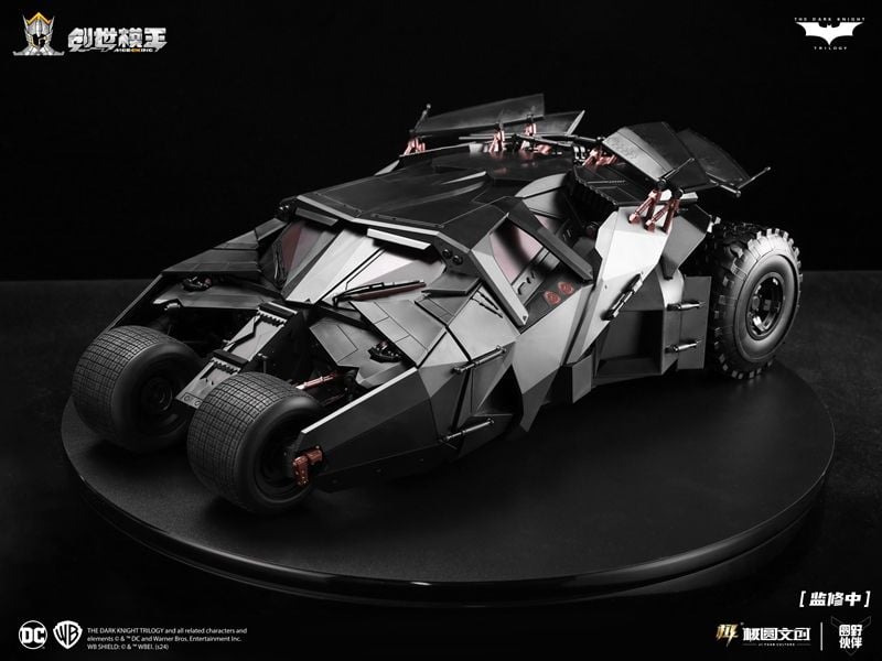 The Dark Knight Tumbler and Bat - Pod Deluxe 1/12 Scale Model Kit - Inaboxstore