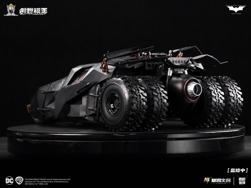 The Dark Knight Tumbler and Bat - Pod Deluxe 1/12 Scale Model Kit - Inaboxstore