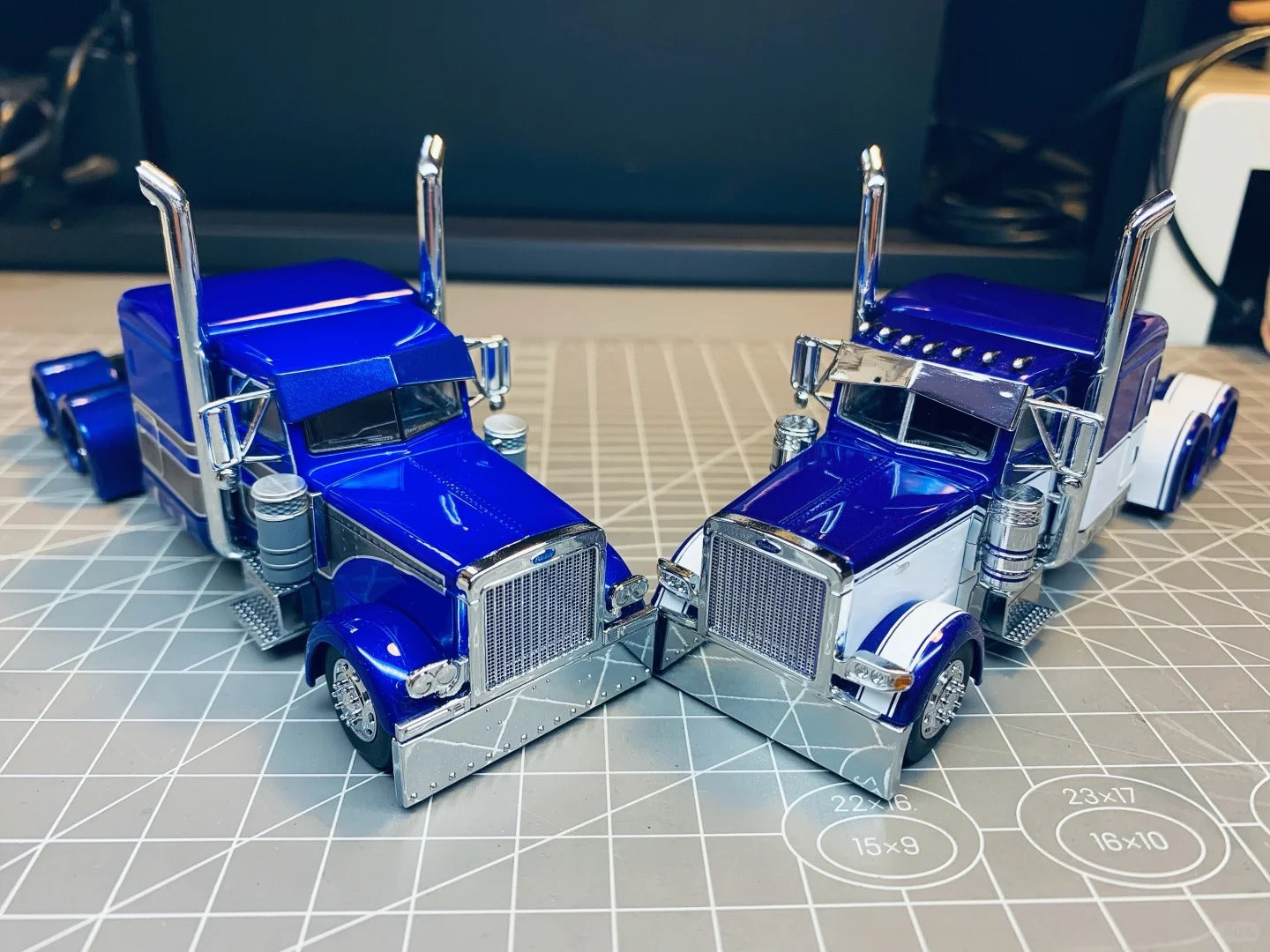 596 1:64 The Classic Peterbilt 379 Custom Semi Truck Limited to 999