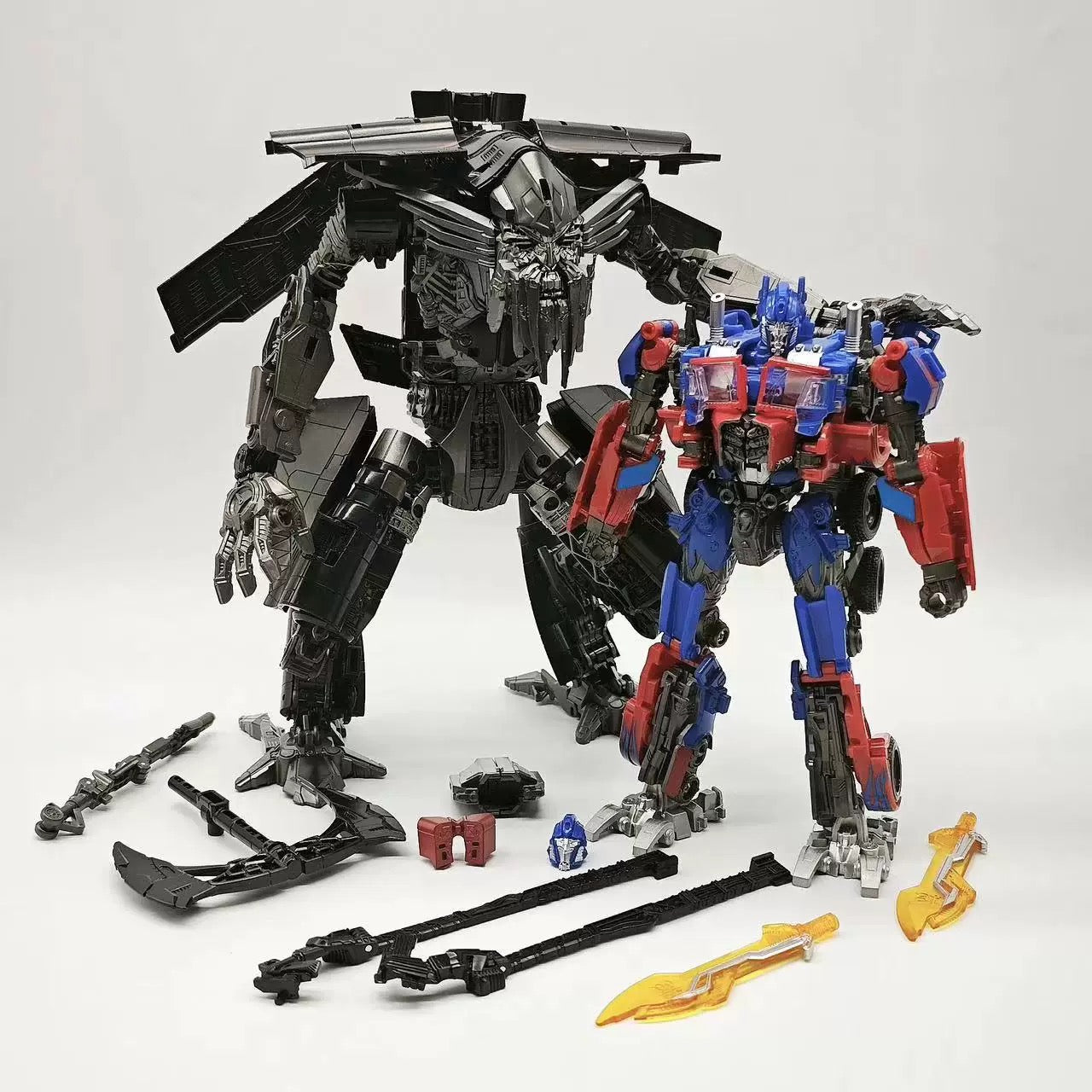 Baiwei TW-1124 Optimus Prime & Jetfire Set