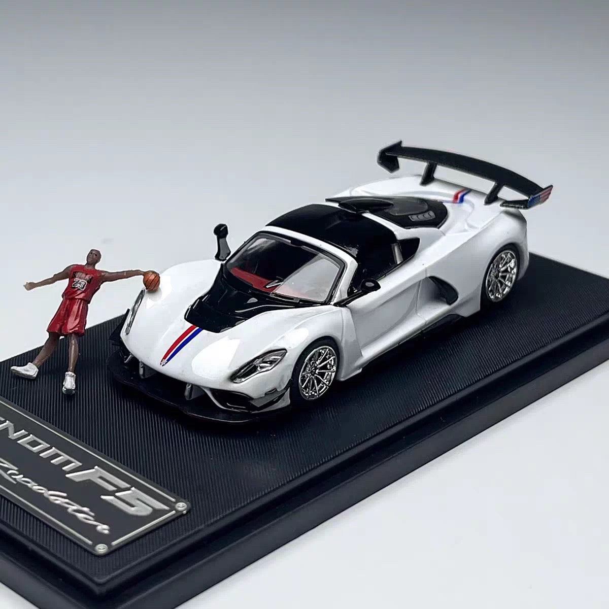 RM 1:64 Hennessy Venom F5 with Figurine Alloy Car Model