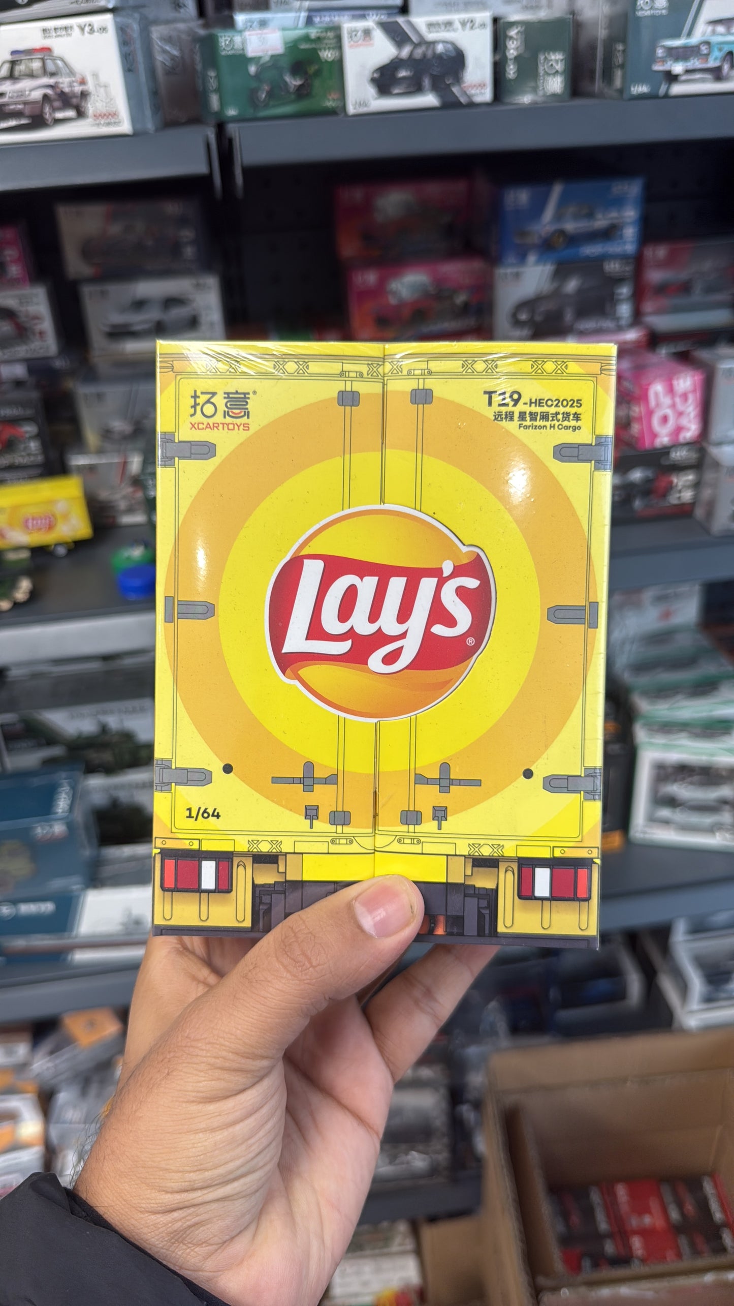 X-cartoys 1/64 T-19 HEC 2025 Farizon H Cargo Truck Model