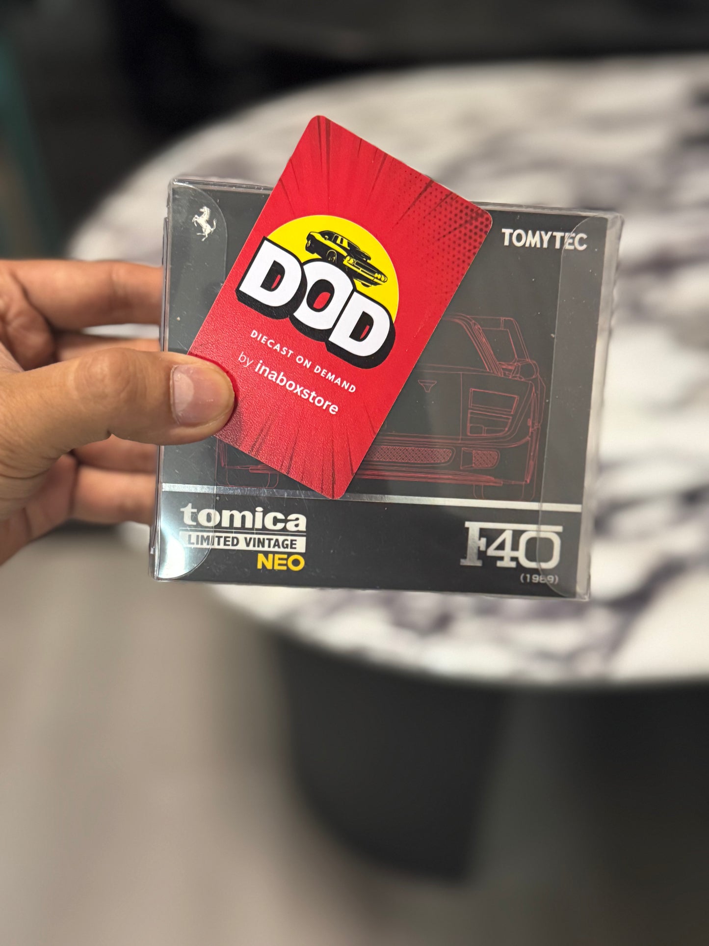 TOMY TLV LV-N Ferrari F40 (1989) 1:64