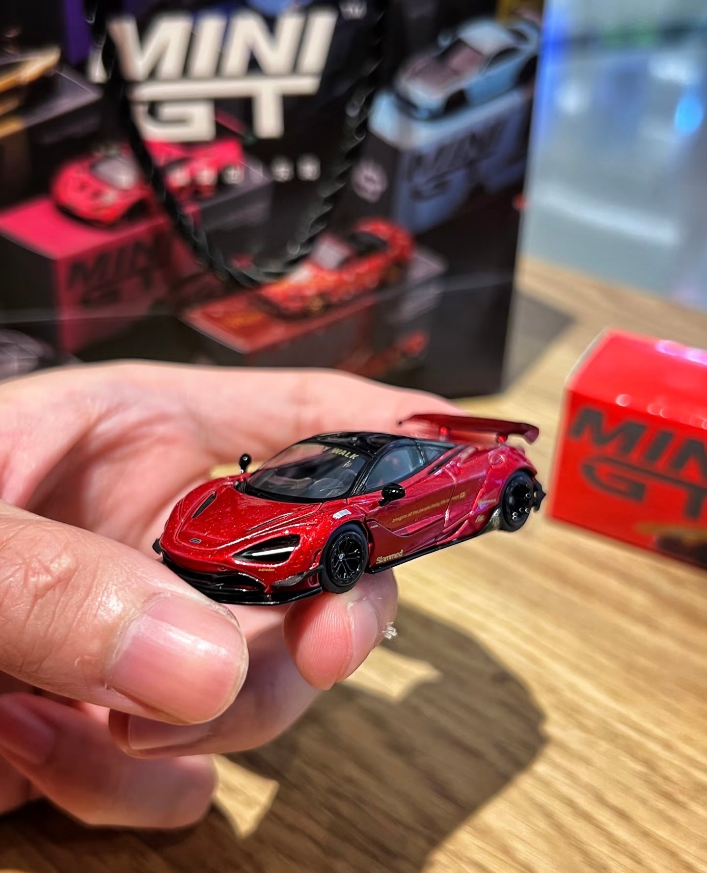 MINIGT 1:64 McLaren 720S #828 Alloy Car Model