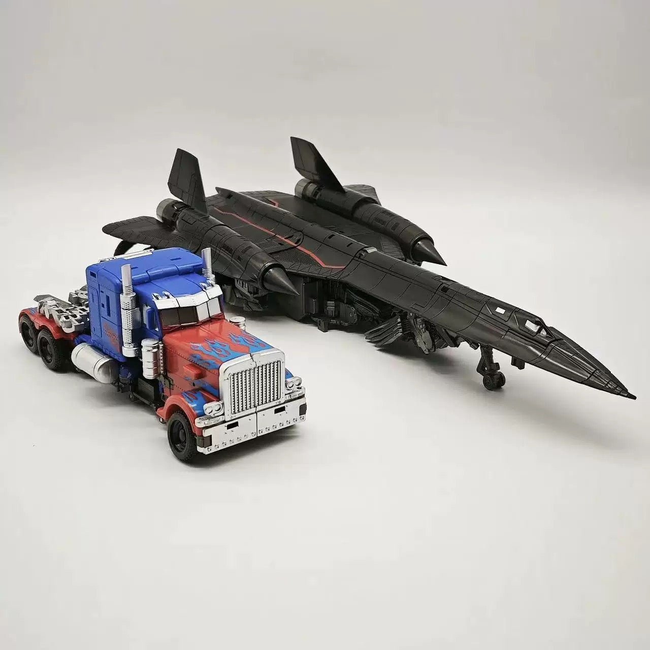Baiwei Transformers TW-1124 Optimus Prime & Jetfire Set