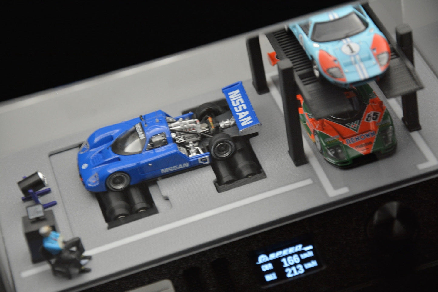 Desktop 1:64 Scale Visible Power Machine Diorama - Inaboxstore