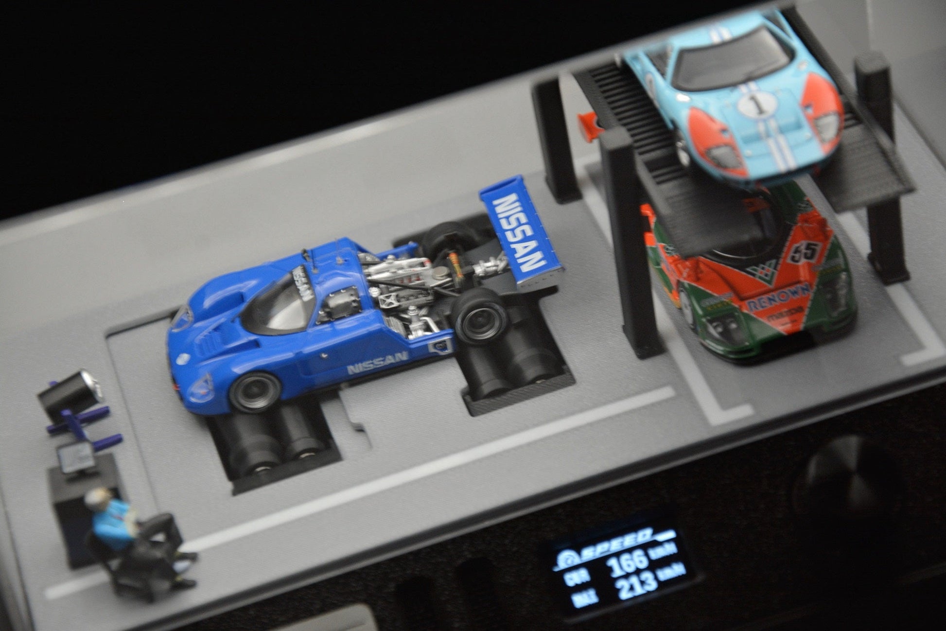 Desktop 1:64 Scale Visible Power Machine Diorama - Inaboxstore