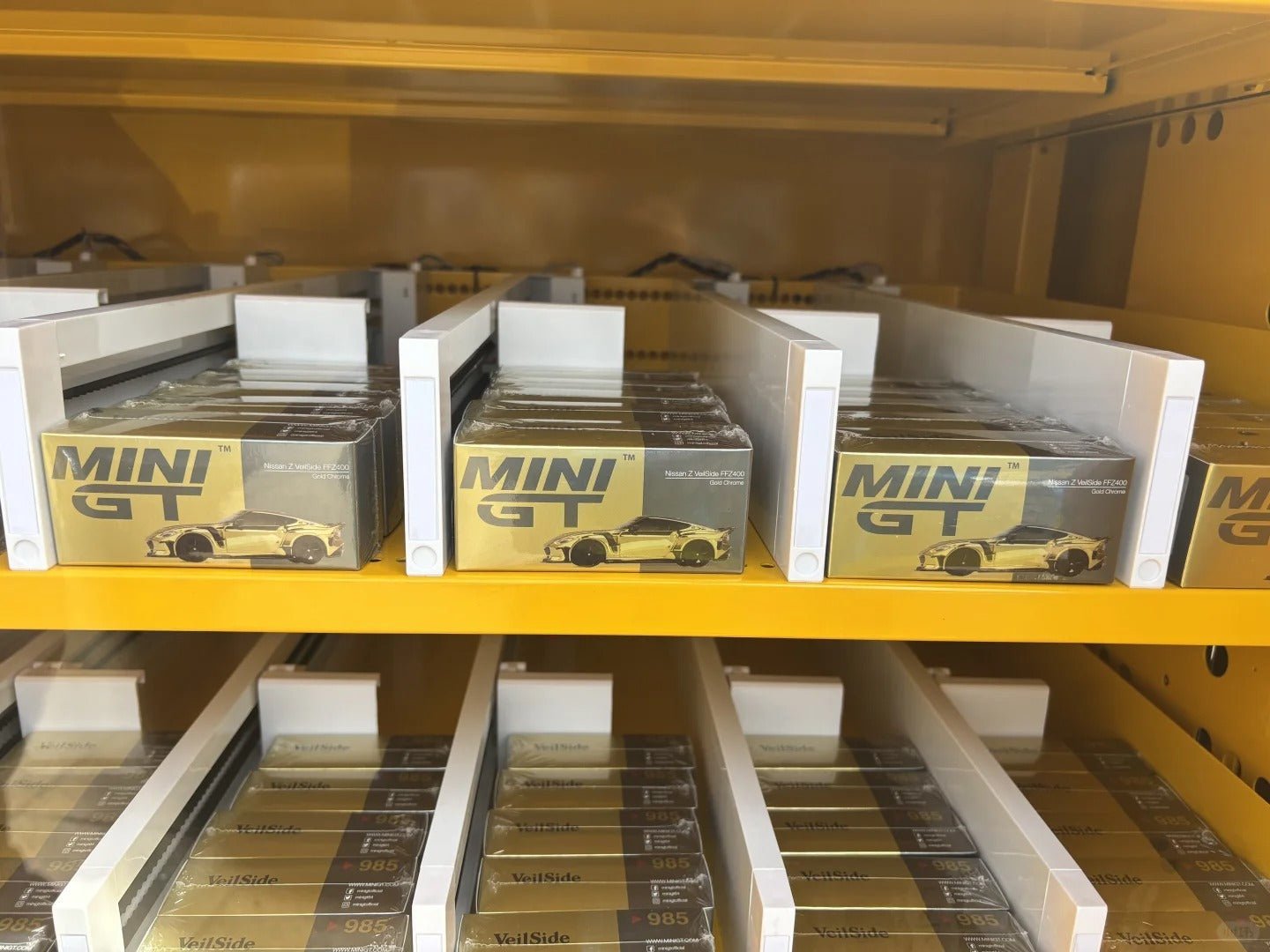 [HEC2025 Exclusive] MGT00985 Nissan Z VeilSide FFZ400 Gold Chrome from Vending Machine. Limited to 1000 only - Inaboxstore