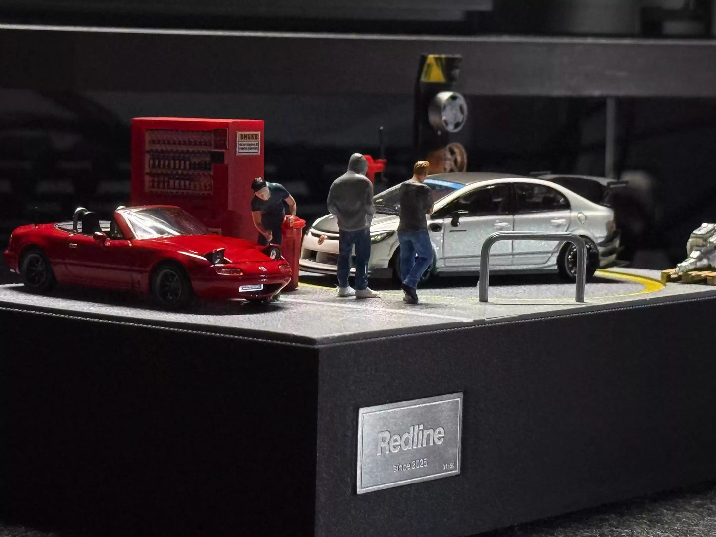 Diecast car rotating parking lot scene model for 1:64 car