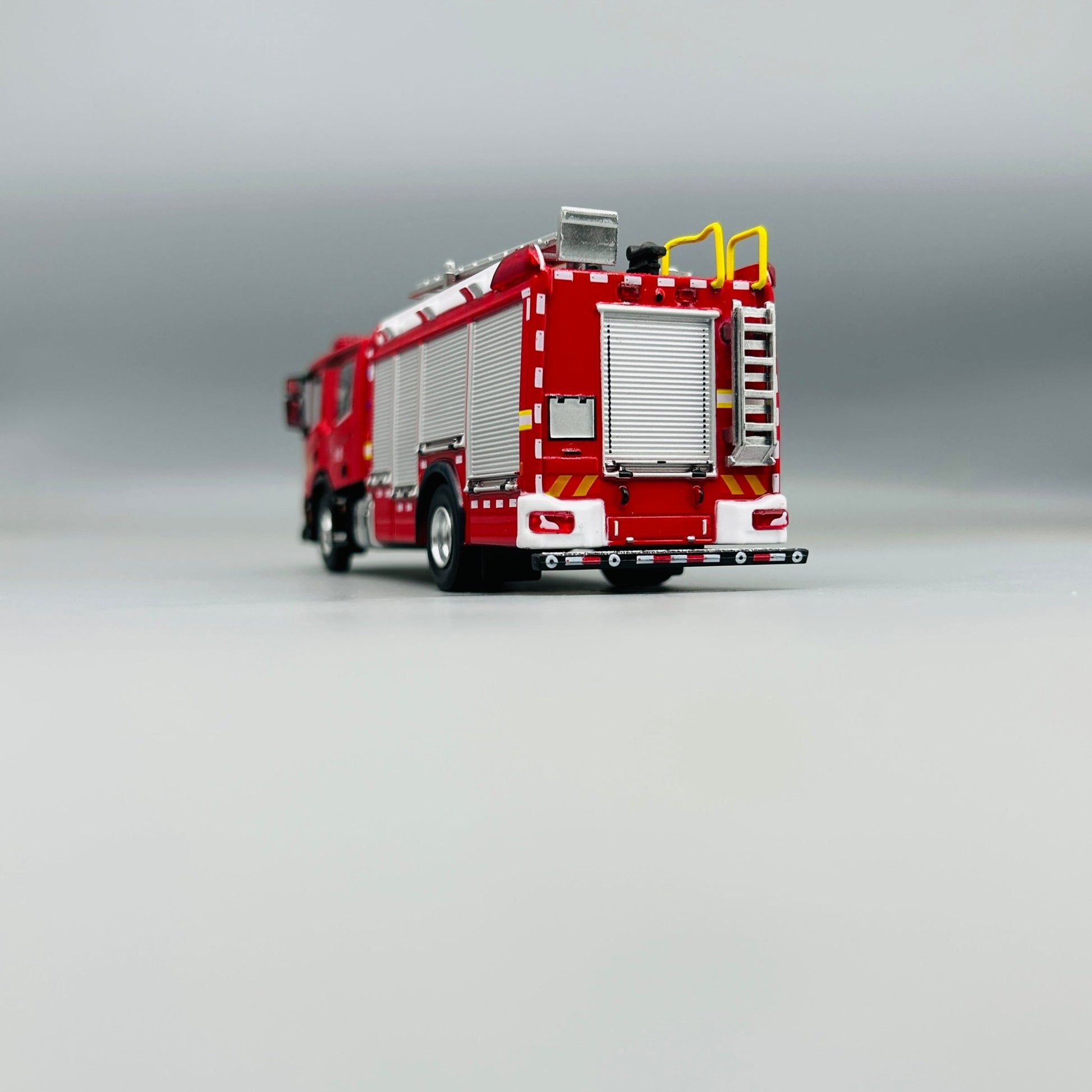 Masdi Scania 1:64 Fire truck 2 variants - Inaboxstore